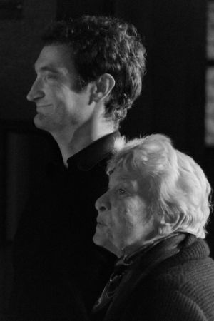 A black and white portrait of Frédéric Blondy and Éliane Radigue in profile.
