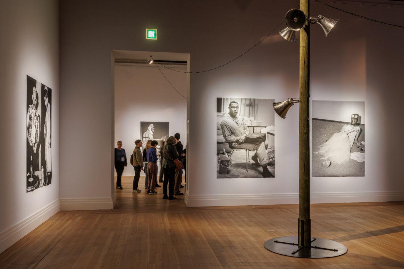 CHEAP, Choose Mutation, mit Fotografien von Annette Frick, Installationsansicht, Vaginal Davis: Fabelhaftes Produkt, Gropius Bau, 2025