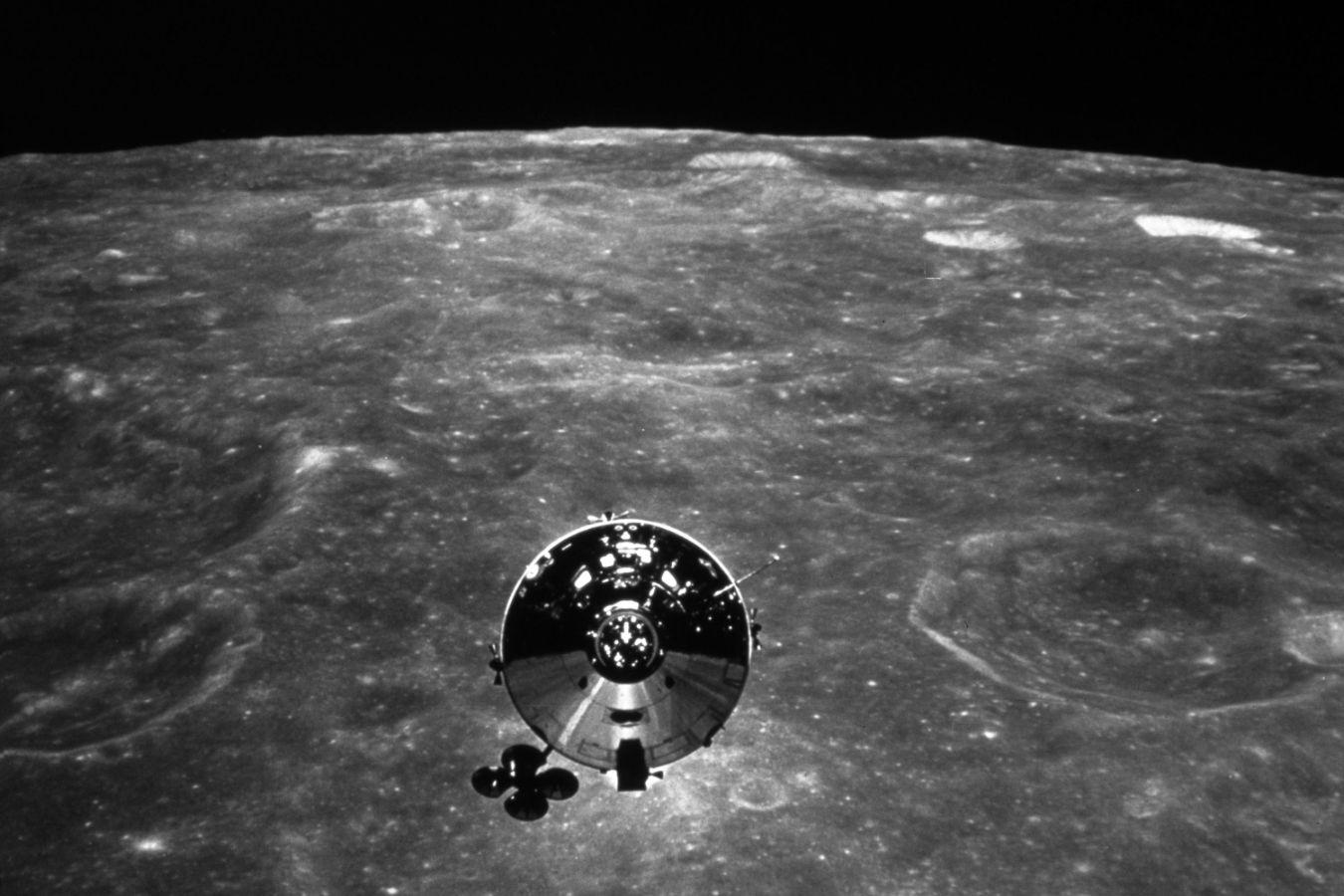 Apollo 10 umkreist den Mond