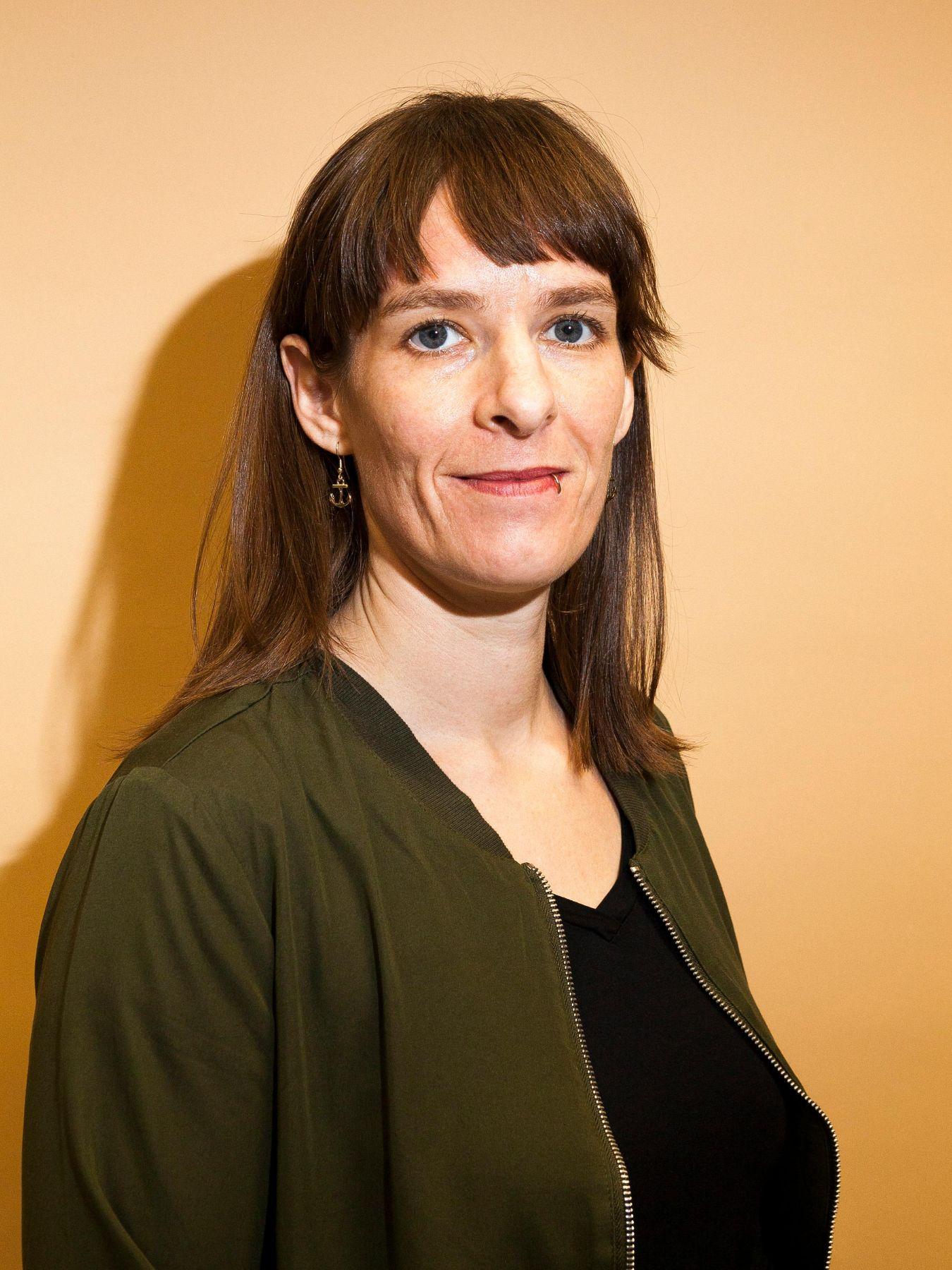 Portrait of a woman with open hair.