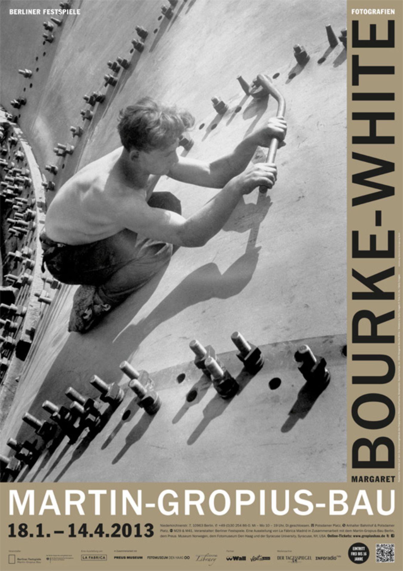 Ausstellungsplakat „Margaret Bourke-White. Fotografien 1930 – 1945“