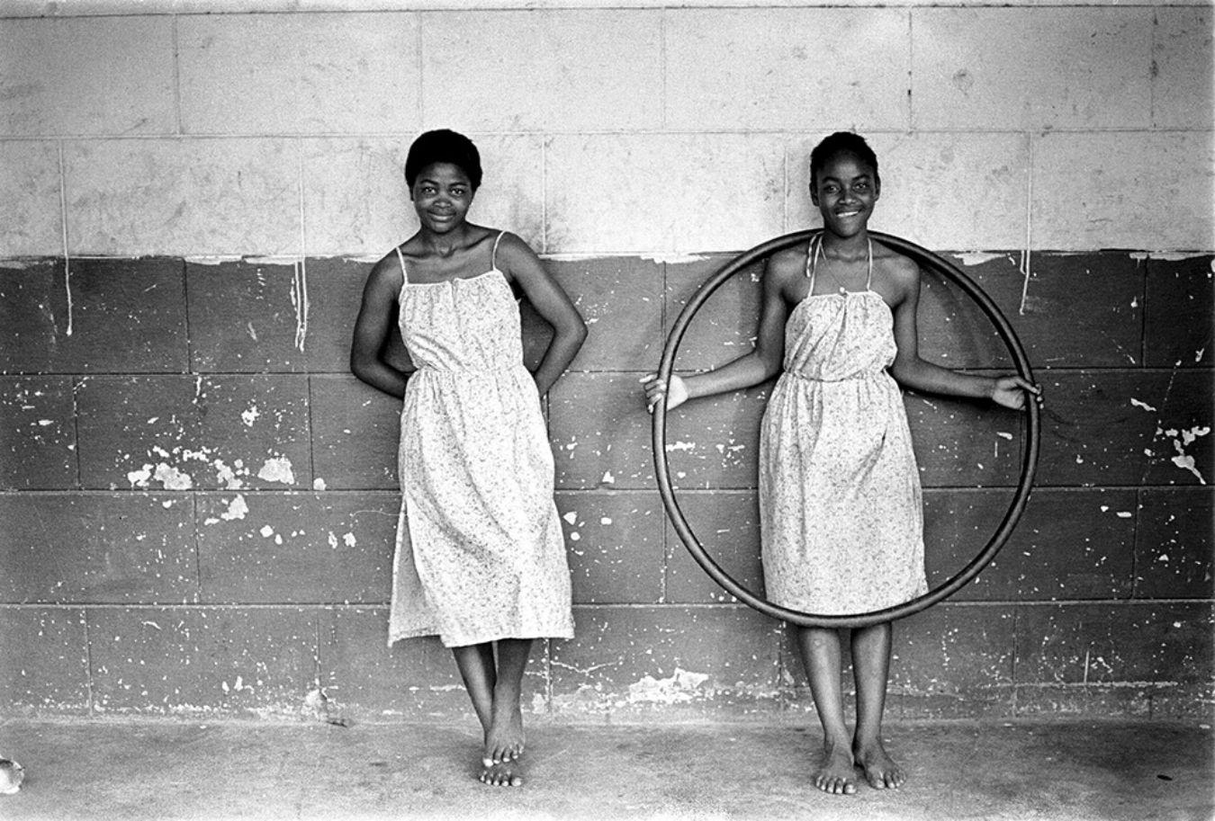 The Green Sisters, Mangete, KwaZulu-Natal, 1982. Photography by Cedric Nunn, © ARTE F / Cedric Nunn
