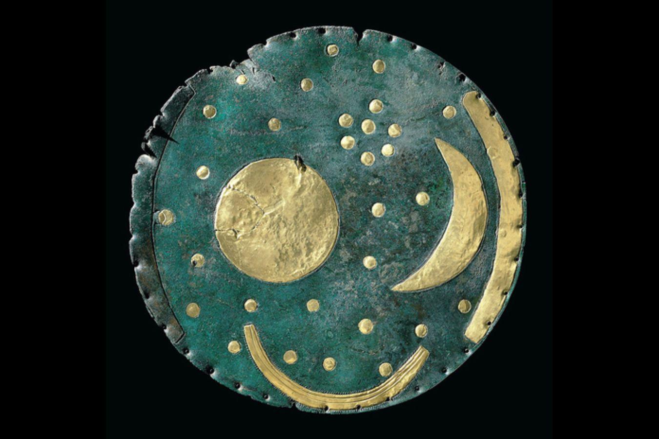 Himmelscheibe © Landesamt für Denkmalpflege und Archäologie Sachsen-Anhalt, photo: Juraj Lipták