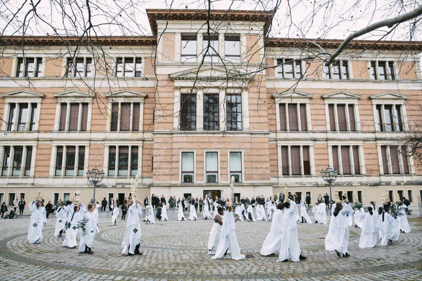 Jelili Atiku, The Night Has Ears, 2020, Gropius Bau, Berlin, 2020, Photo: Eike Walkenhorst
