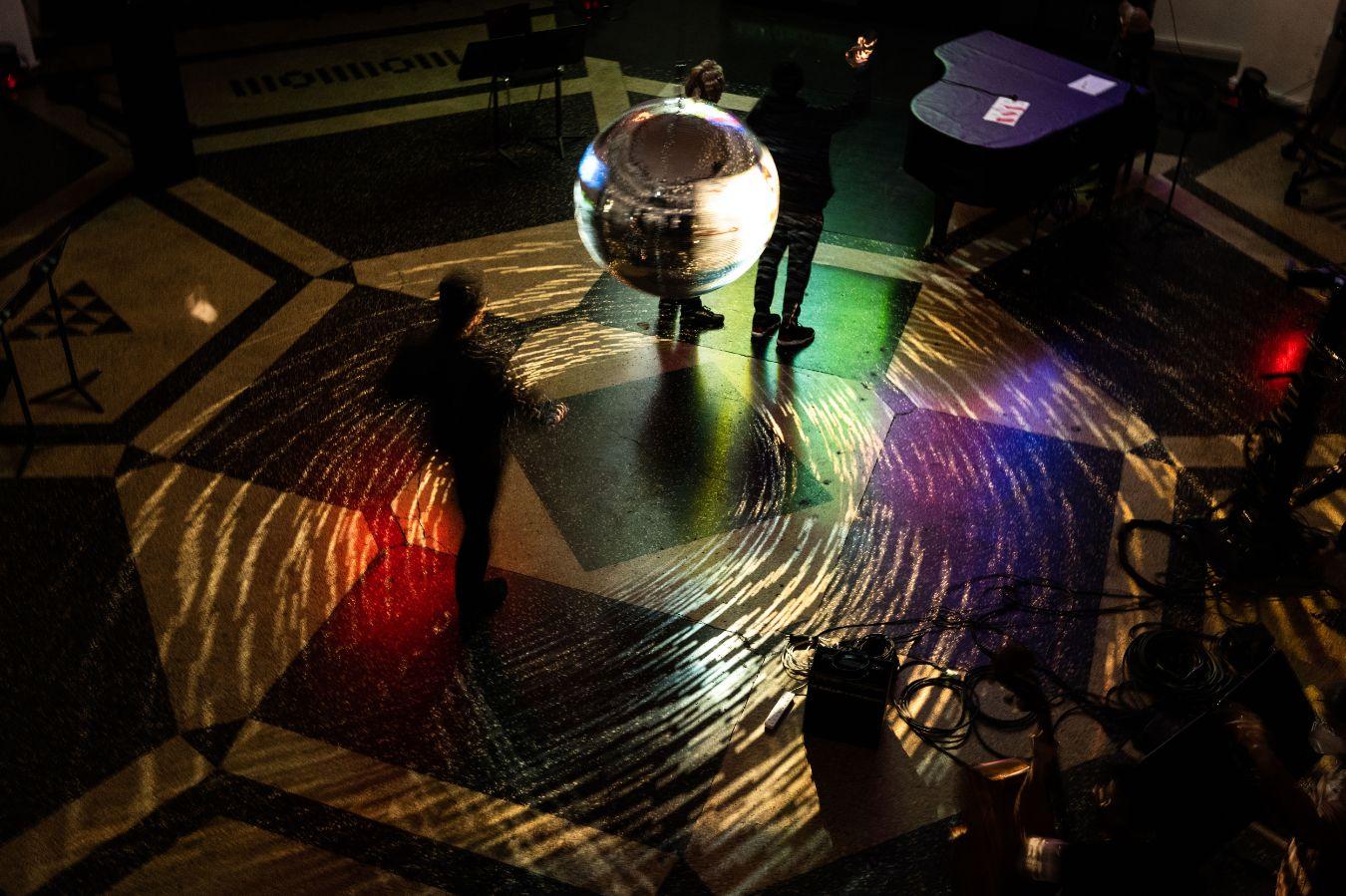 „Sunnosphere“, Alexander Hawkins & Siska © Camille Blake