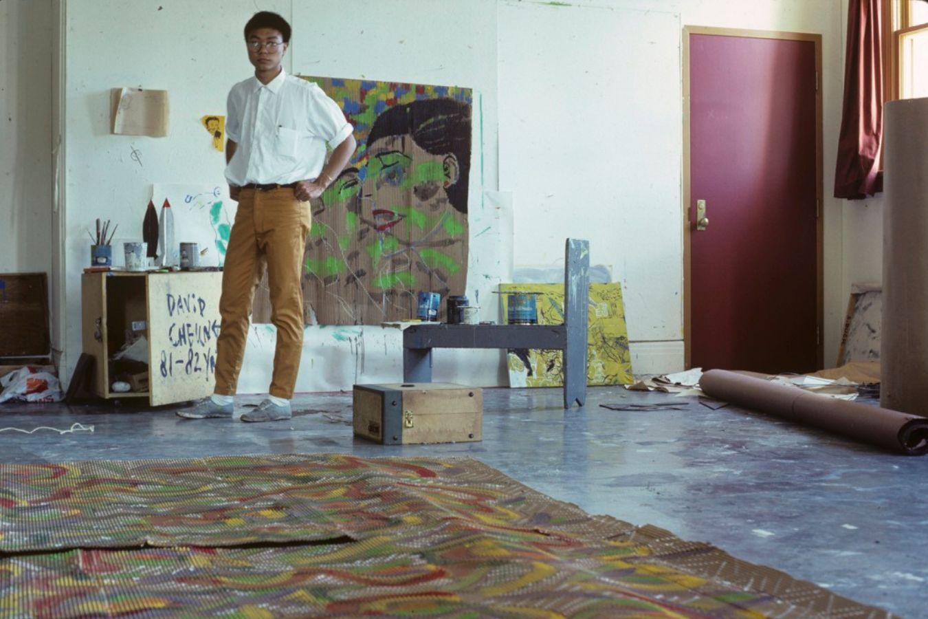 Portrait von Rirkrit Tiravanija während des Studiums seinem Atelier, 1982, Ontario College of Art, Toronto.