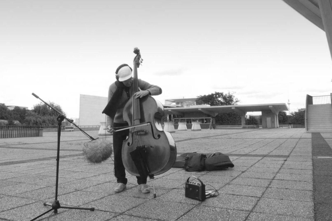 Film still from: “Dulab al Taj”