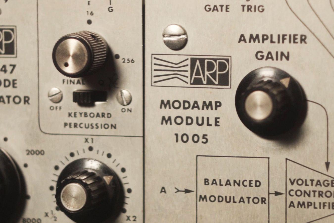 Drehknöpfe eines ARP-Synthesizers