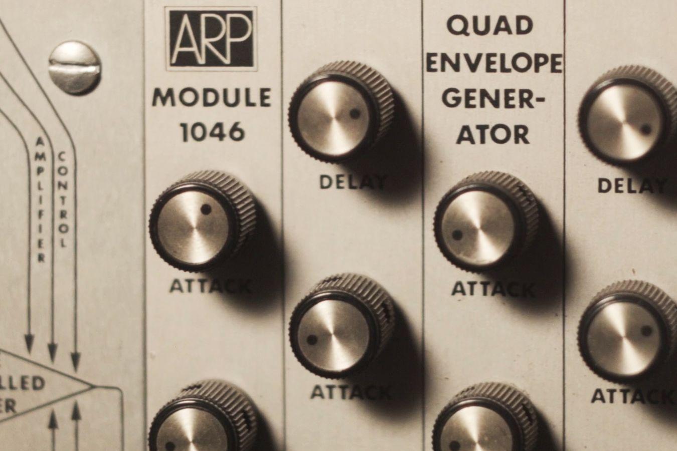 Drehknöpfe eines ARP-Synthesizers