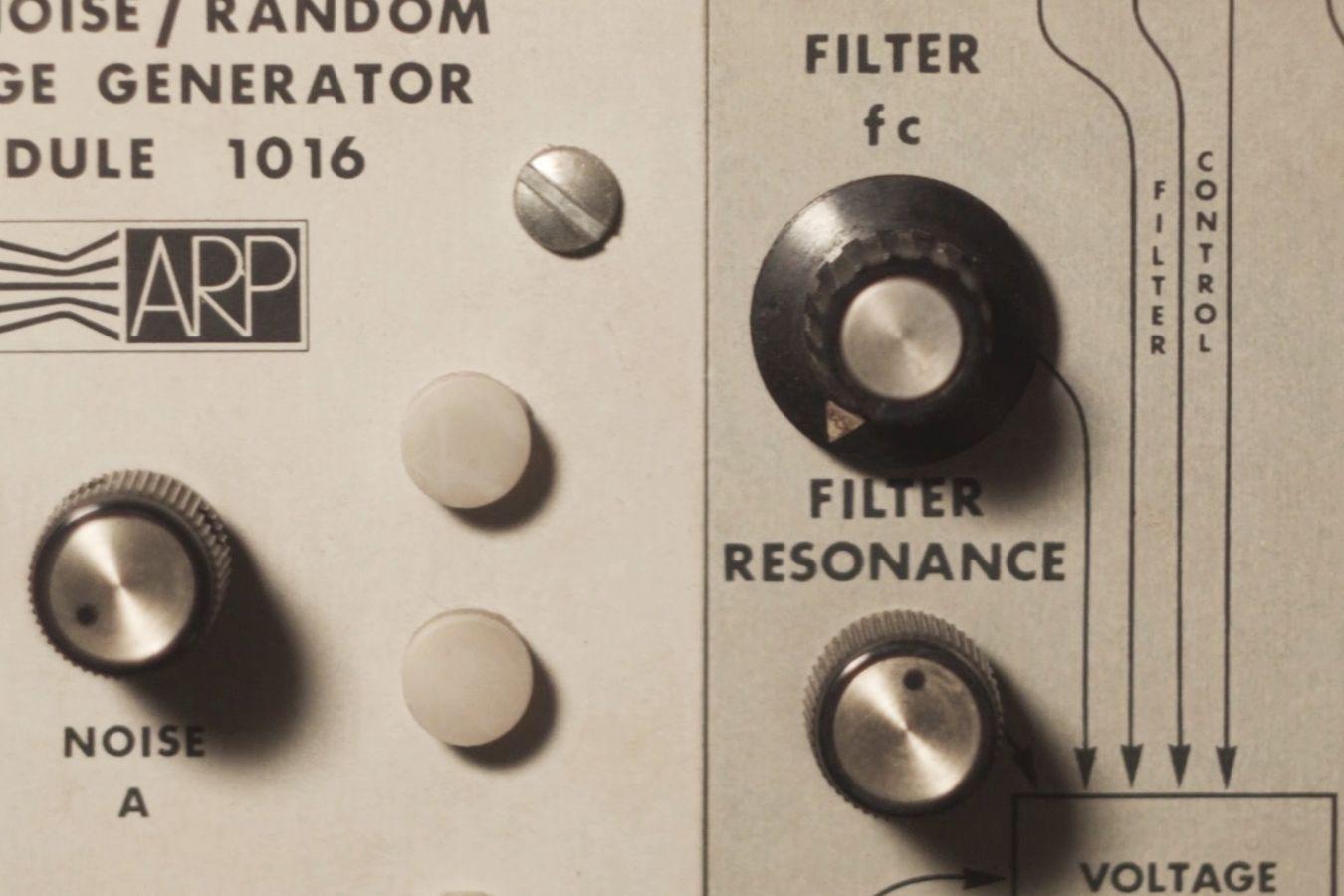 Drehknöpfe eines ARP-Synthesizers