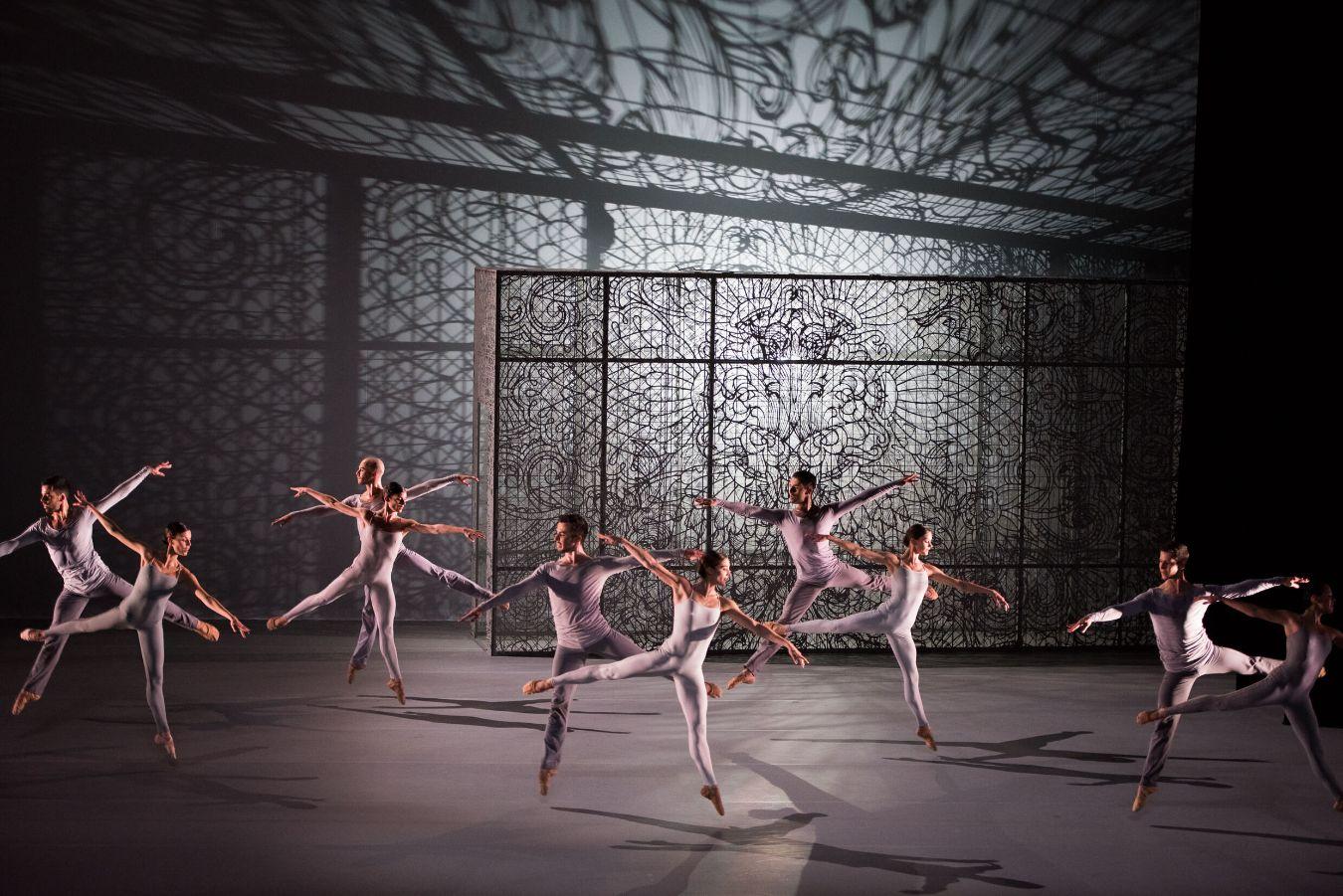 Ballet de l’Opéra de Lyon © Bernard Stofleth