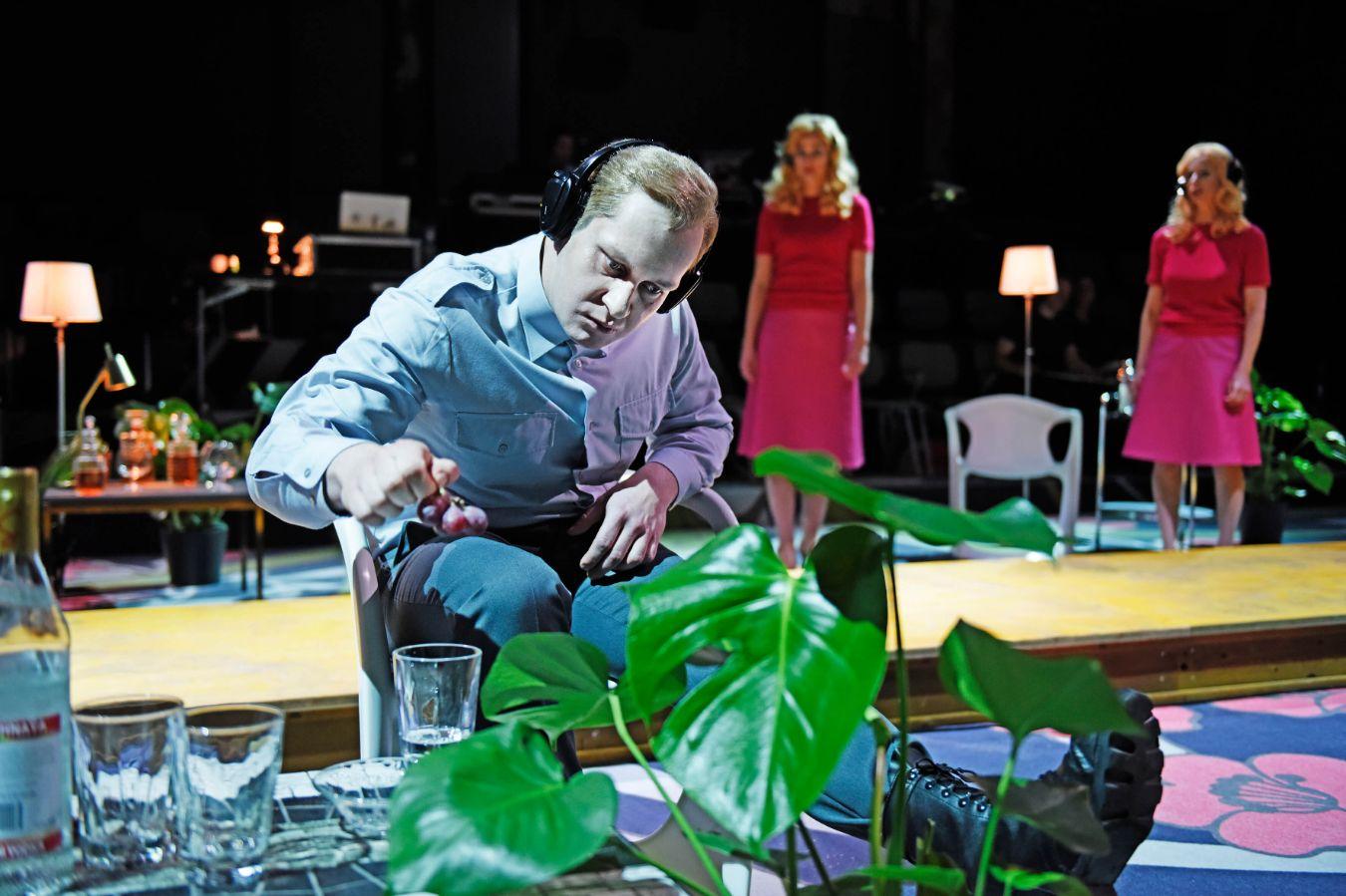 BEUTE FRAUEN KRIEG © Toni Suter / T+T Fotografie