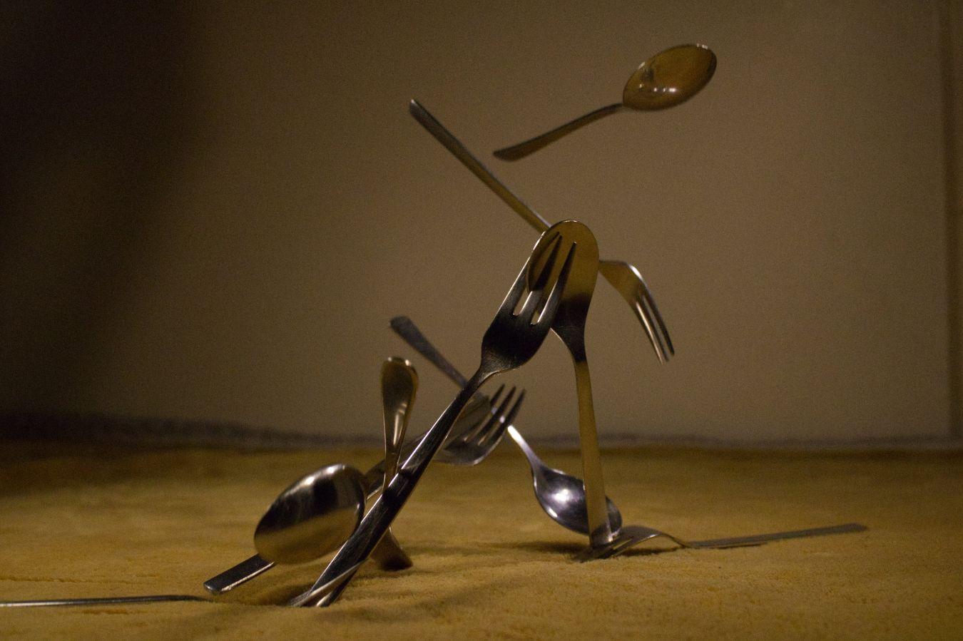 Fallendes Besteck