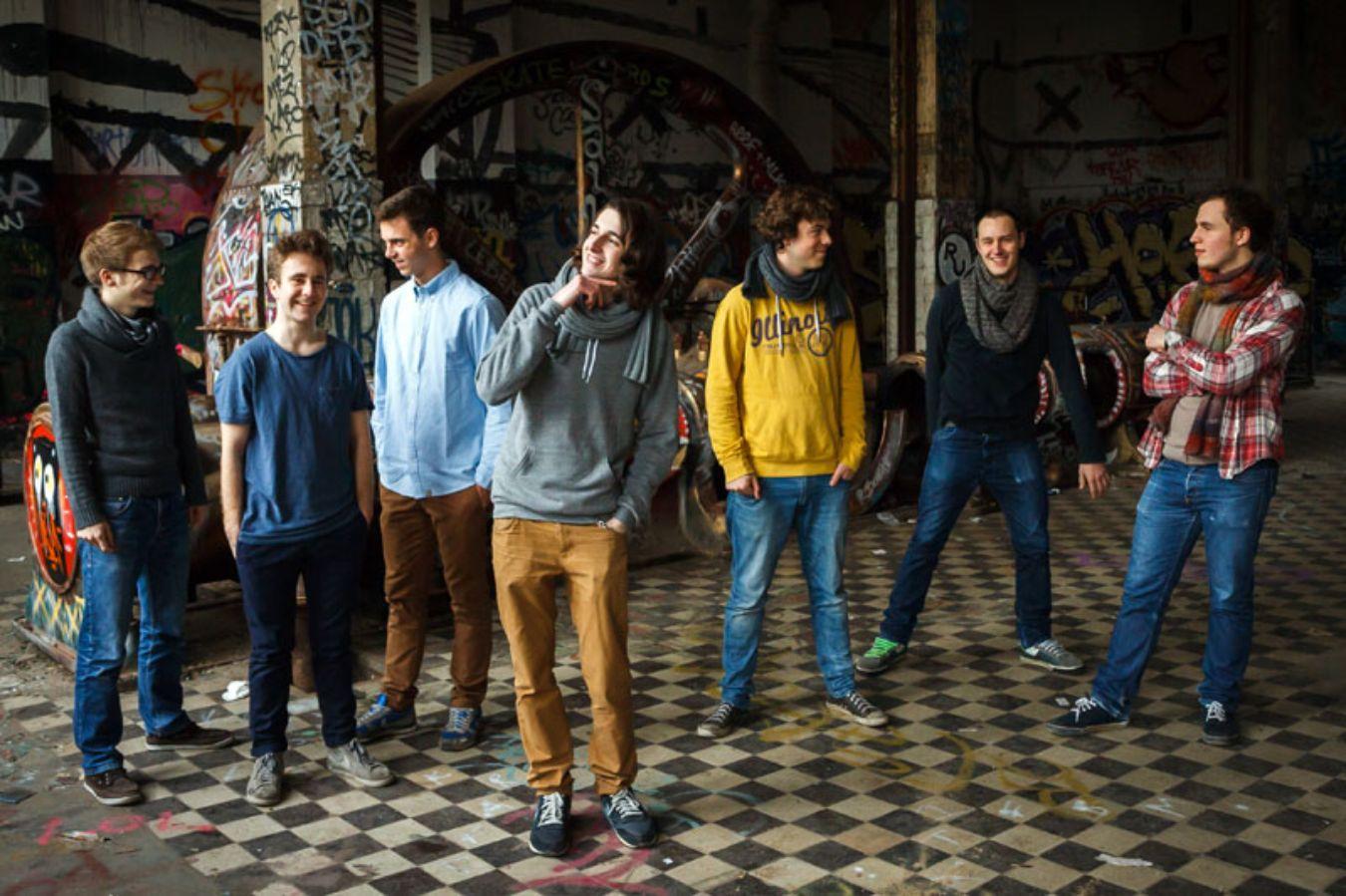 Shaking Legs © David Beacroft