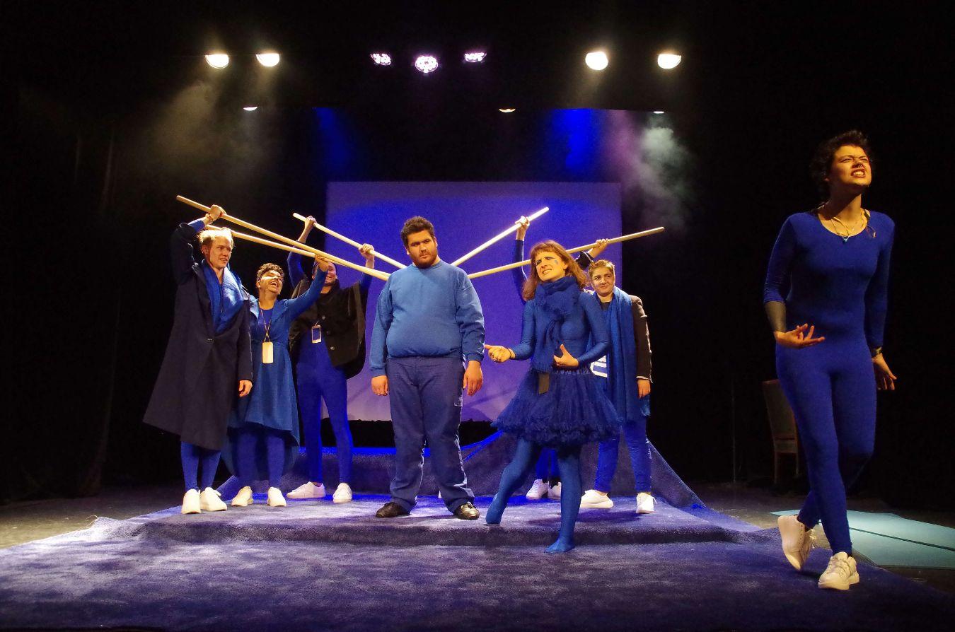 Der Menschenfeind oder die Verfolgung und Verbannung von Molière’s Menschenfeind aus den sozialen Medien dargestellt durch das S.O.S Ensemble der Sozialen Kunst unter der Anleitung von Frau Mnouchkine © Rainer von Dziegielewski