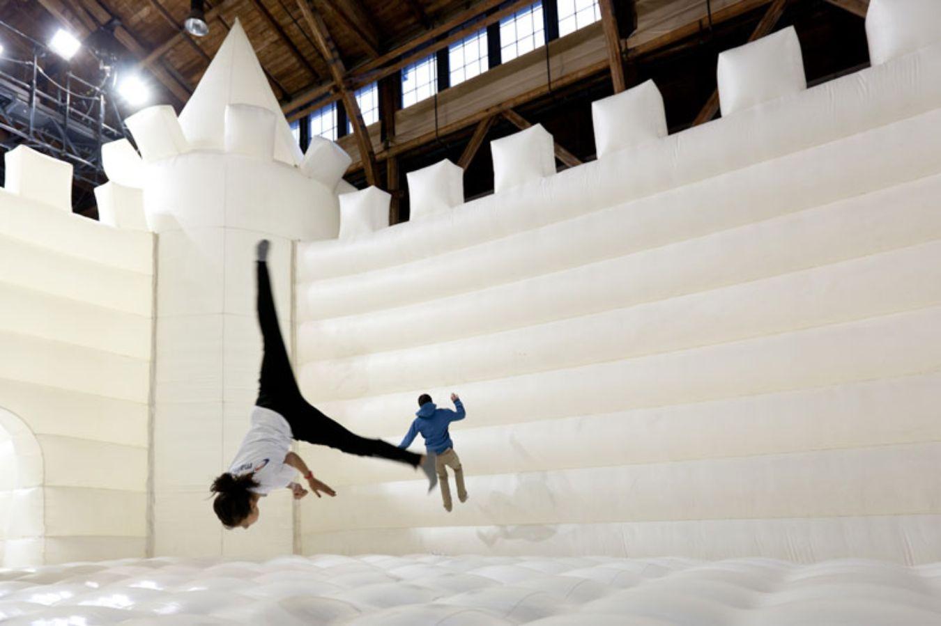 White Bouncy Castle © Dominik Mentzos