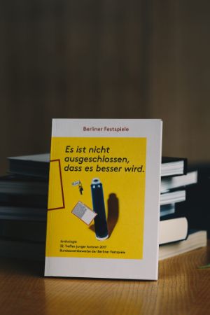Umschlag der Anthologie 32. Treffen junger Autor*innen 2017