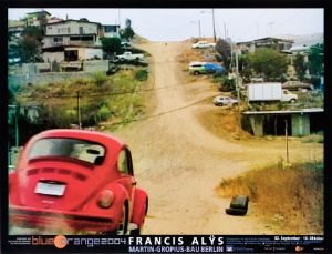 Plakat zur Ausstellung „Francis Alÿs. blueOrange – Preisträger 2004“