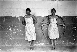 The Green Sisters, Mangete, KwaZulu-Natal, 1982. Fotografie von Cedric Nunn, © ARTE F / Cedric Nunn