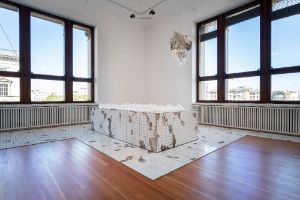 Lee Bul, Heaven and Earth, 2007, Sternbau No. 2, 2007. Ausstellungsansicht Lee Bul: Crash, Gropius Bau, 2018. Foto: Mathias Völzke