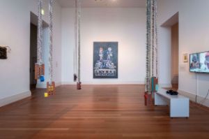 Antje Majewski: Le trône (The Throne), 2019; Mandu Yenu (reversed), 2019. Olivier Guesselé-Garai: Hommage to the African Square Meter, 2017; Woven line, 2017. Installationsansicht