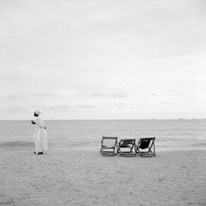 Akinbode Akinbiyi, Bar Beach, Victoria Island, Lagos, 2006, Aus der Serie Sea Never Dry, Fotografie, Courtesy: der Künstler