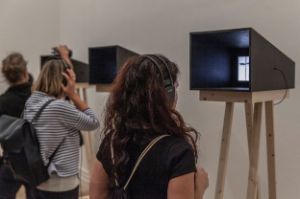 Durch Mauern gehen, Ausstellungsansicht, 2019. Foto: Luca Girardini