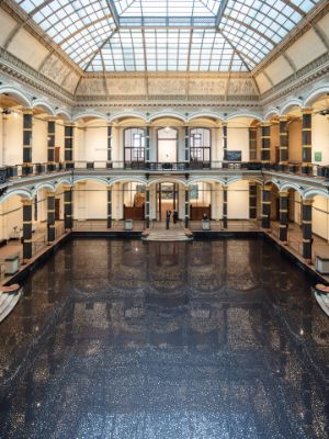 Daniel Boyd, RAINBOW SERPENT (VERSION), Installation view, Gropius Bau (2023)