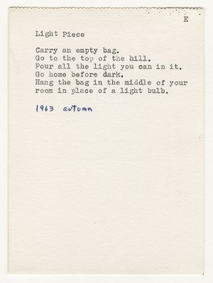 Fotokopie eines Blatt Papiers, auf dem mit Schreibmaschine getippt steht: "Light Piece. Carry an empty bag. Go to the top of the hill. Pour all the light you can in it. Go home before dark. Hang the bag in the middle of your room in place of a light bulb. 1963 autumn."