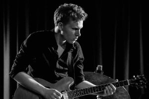 Emil Storløkken Åse plays the guitar.