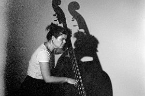 Beate Wiesinger plays the double bass with her eyes closed.