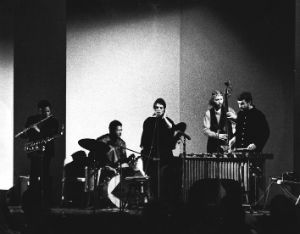 Karl Berger mit Carlos Ward, Dave Holland, J. C. Moses und Ingrid Sertso während eines Auftritts in der New York University 1972