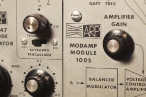 Drehknöpfe eines ARP-Synthesizers