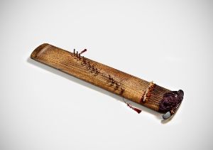 A zither with a rounded end.