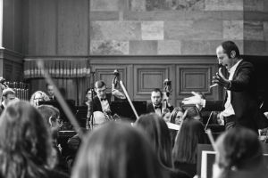Luigi Gaggero conducting the Kyiv Symphony Orchestra