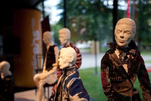 „Where Are We Now“ gecovert von alla hopp Puppen © Filmfeld GmbH & Co.KG