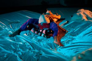 Lucy Wilke und Pawel Dudus in der Inszenierung „SCORES THAT SHAPED OUR FRIENDSHIP“. 