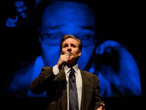 Zachary Oberzan: Tell Me Love Is Real © Manu Bloemen