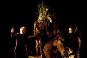 Jan Lauwers, Grace Ellen Barkey und Mohamed Toukabri in „The blind poet“ © Maarten van den Abeele