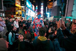 Organic Light Emitting Processiorama 5.5.4, Photo: Melanie Bonajo © Johannes Paul Raether